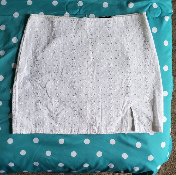 Kendall & Kylie Dresses & Skirts - Kendall & Kylie Eyelet Skirt